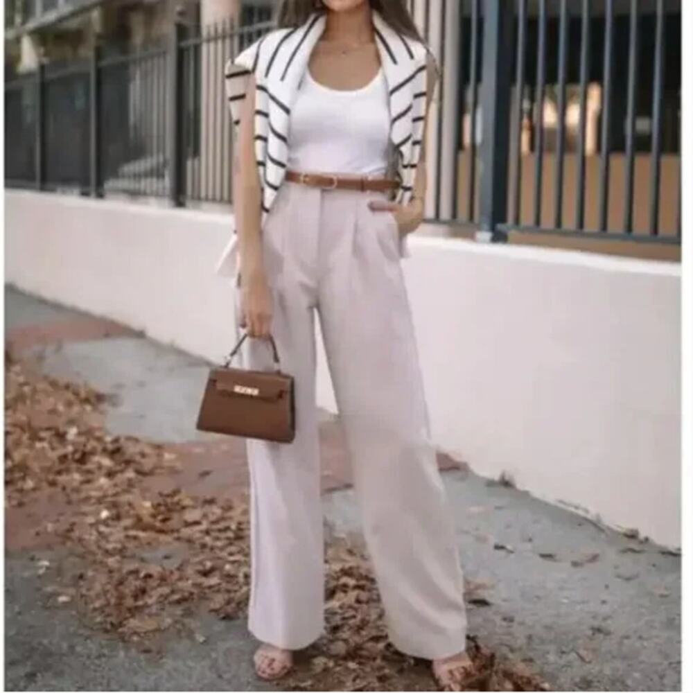 Abercrombie & Fitch High-Waist Wide Leg Pants in Light Beige